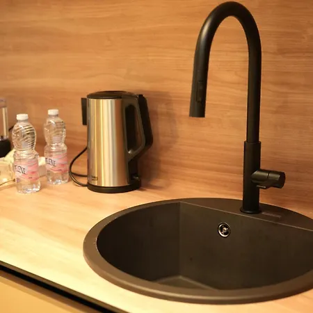 Nea Deluxe * 티라나